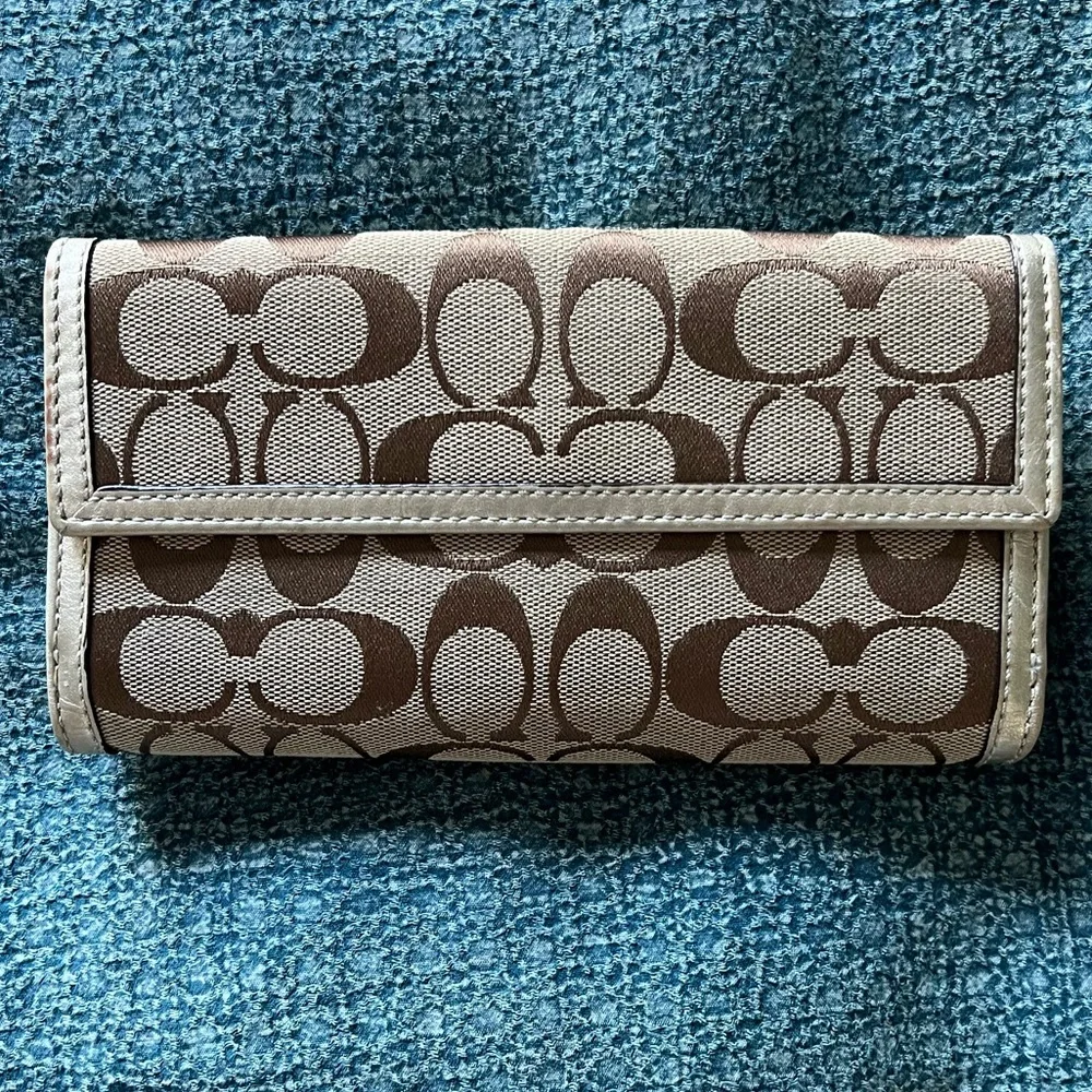 Large Coach Wallet - Picture 2 of 8